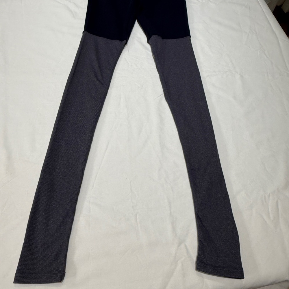 Alo -Tone Black and Charcoal Leggings